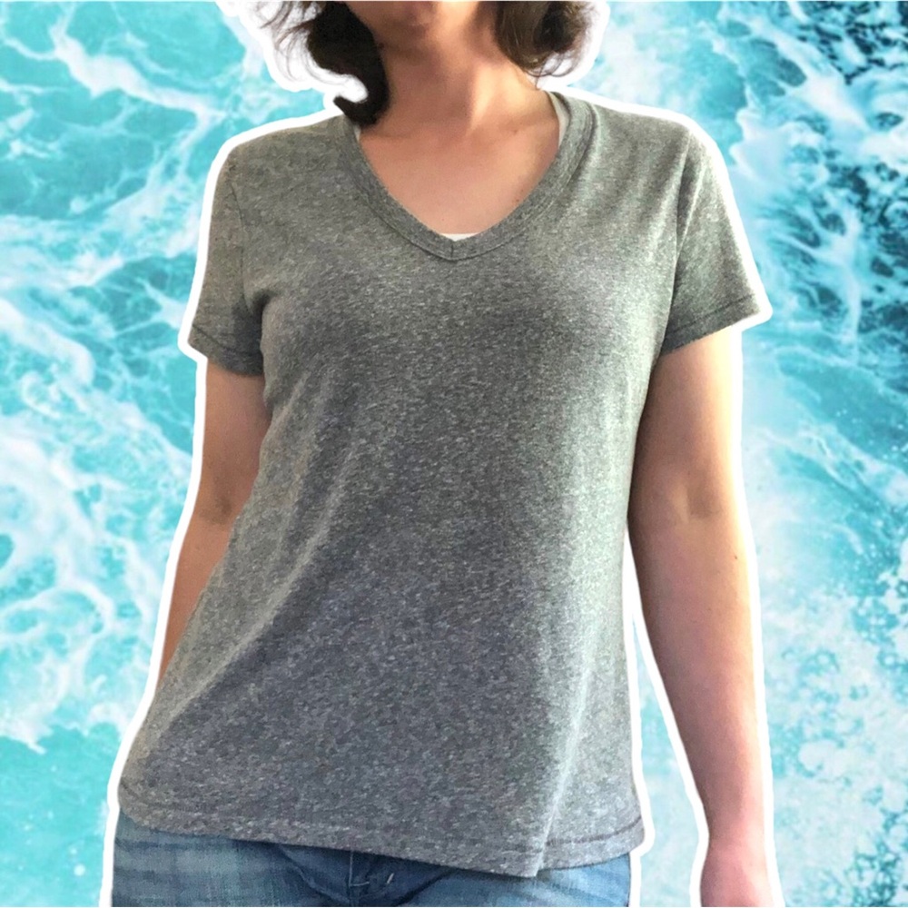 Universal Thread V-neck Short Sleeve T-Shirt in Heather Gray, Size M
